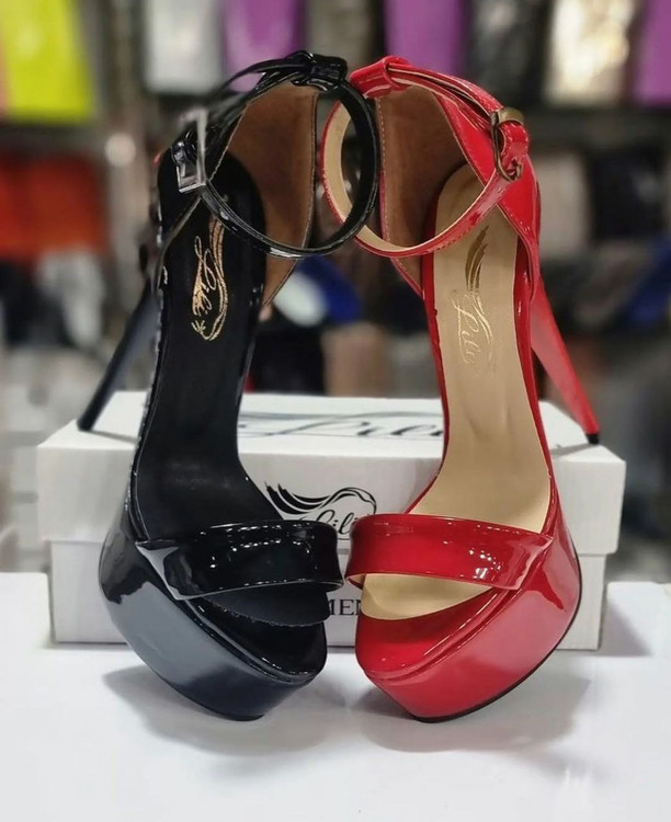 مشکی و قرمز ورنی