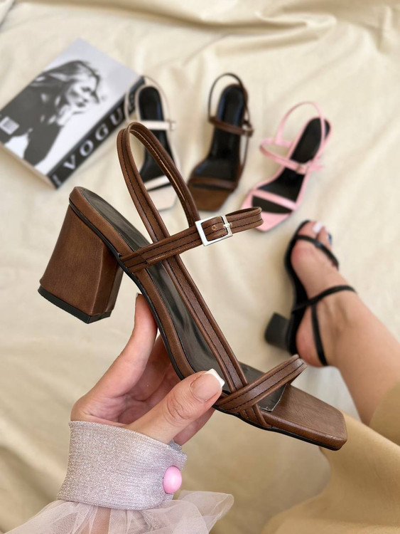 صندل زنانه تابستونی بندی پاشنه 5سانت قهوهای چرم