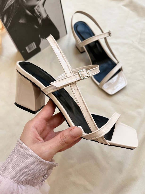 صندل زنانه تابستونی بندی پاشنه 5سانت کرم ورنی